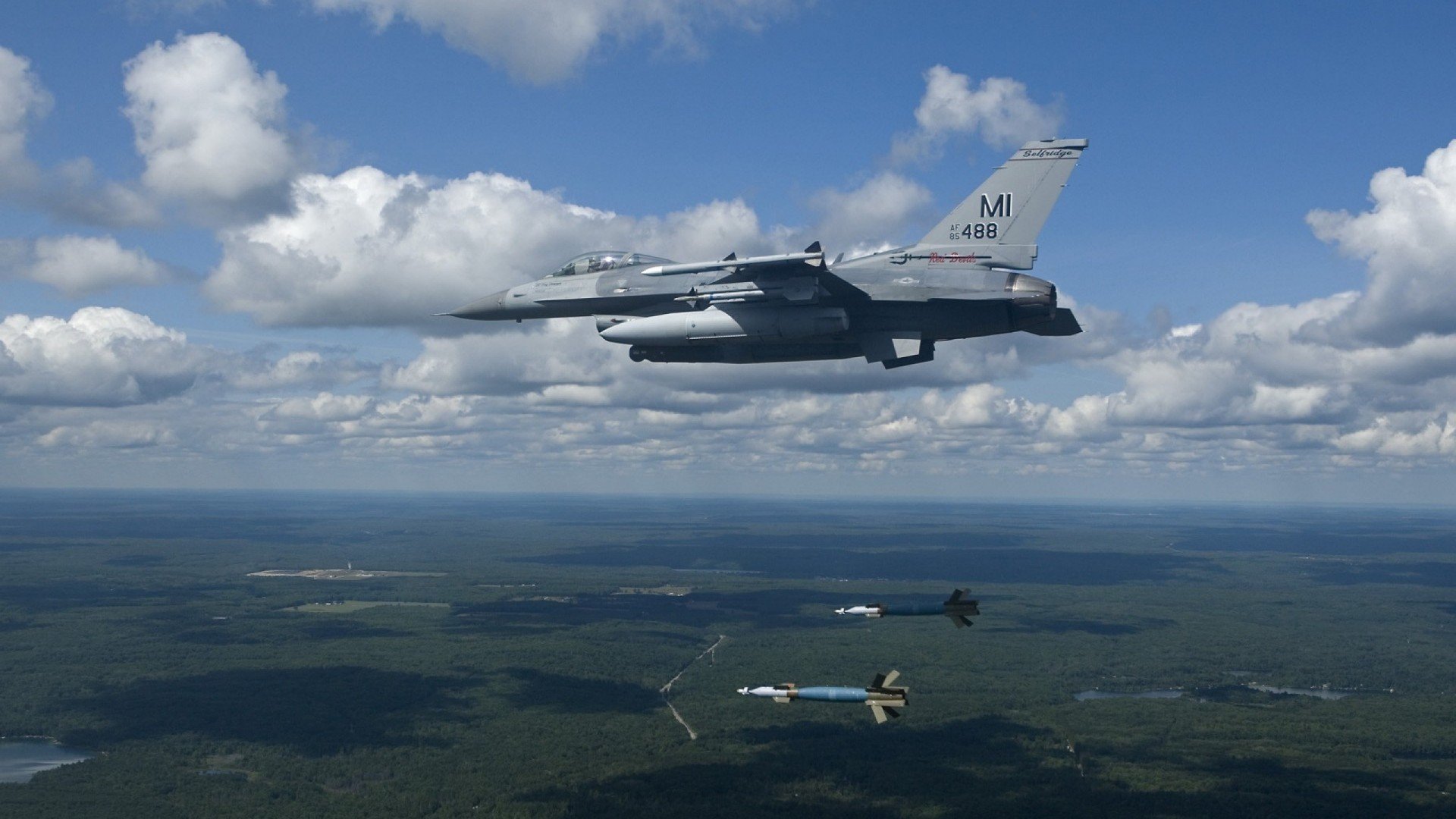 FB体育登录入口-英超防守策略调整后对抗犯规率变化分析,英超最佳防守